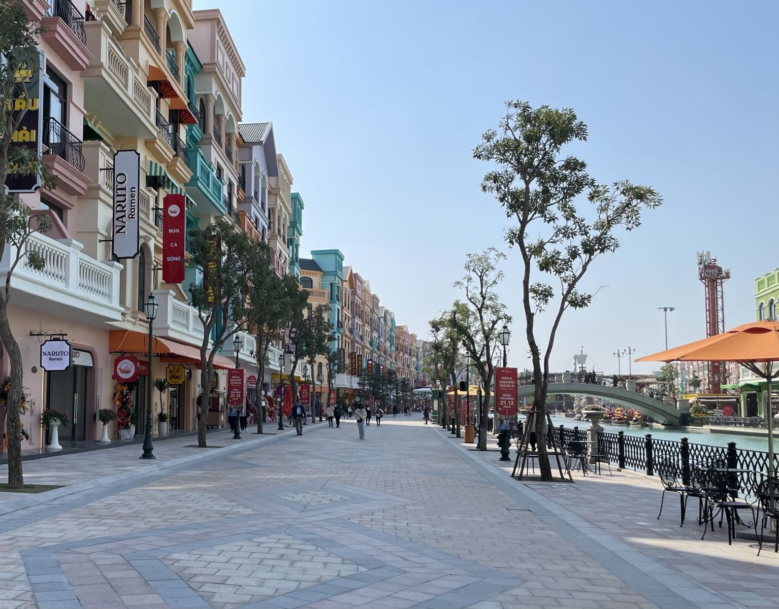 Shop Venice mặt sông nhìn quảng trường