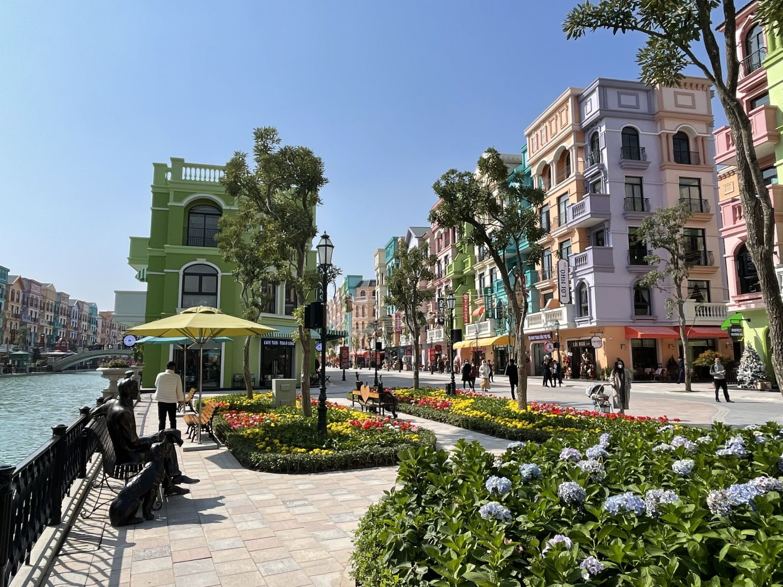 Shop Grand World Venice góc