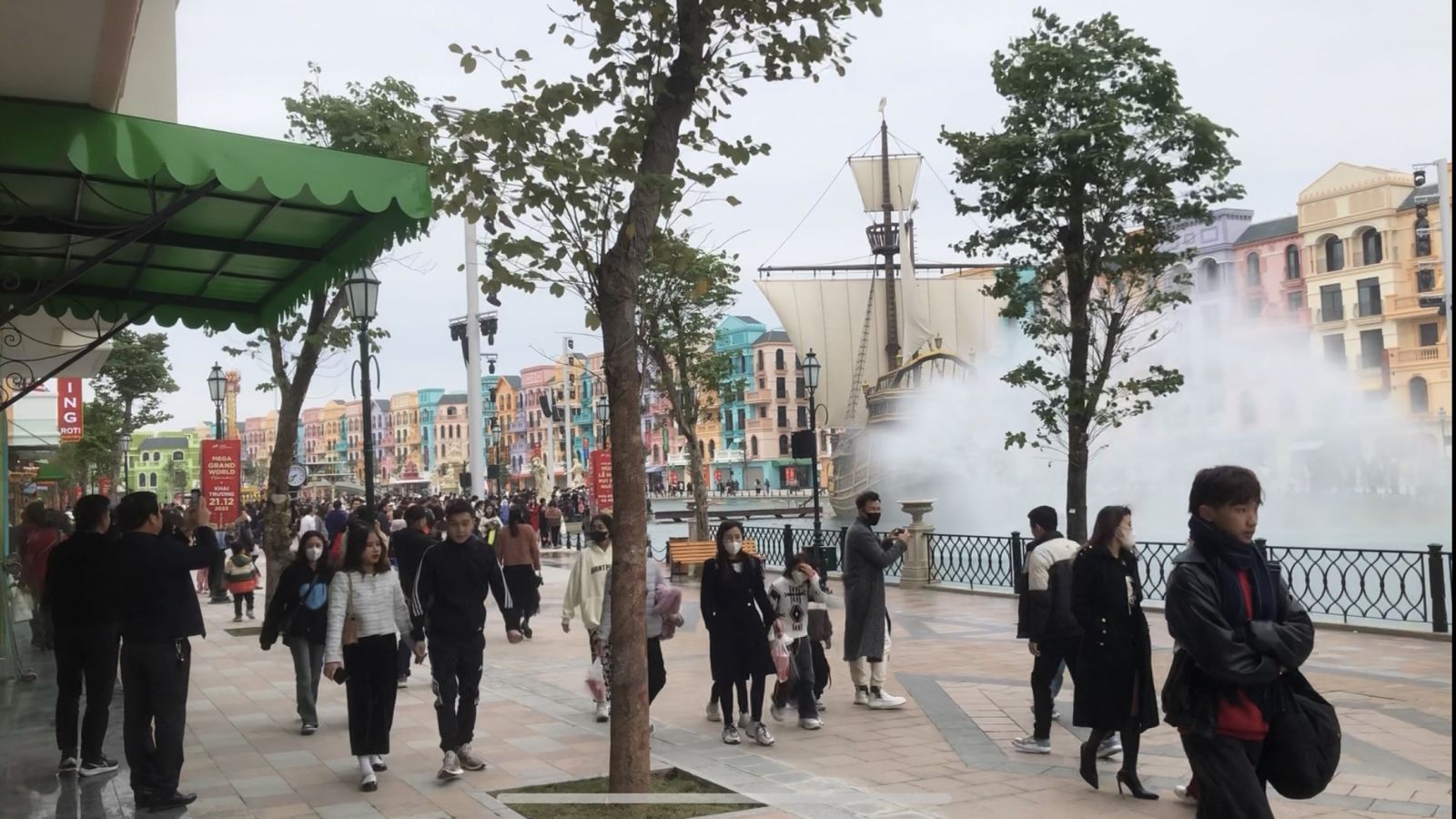 Shop Venice mặt sông nhìn quảng trường
