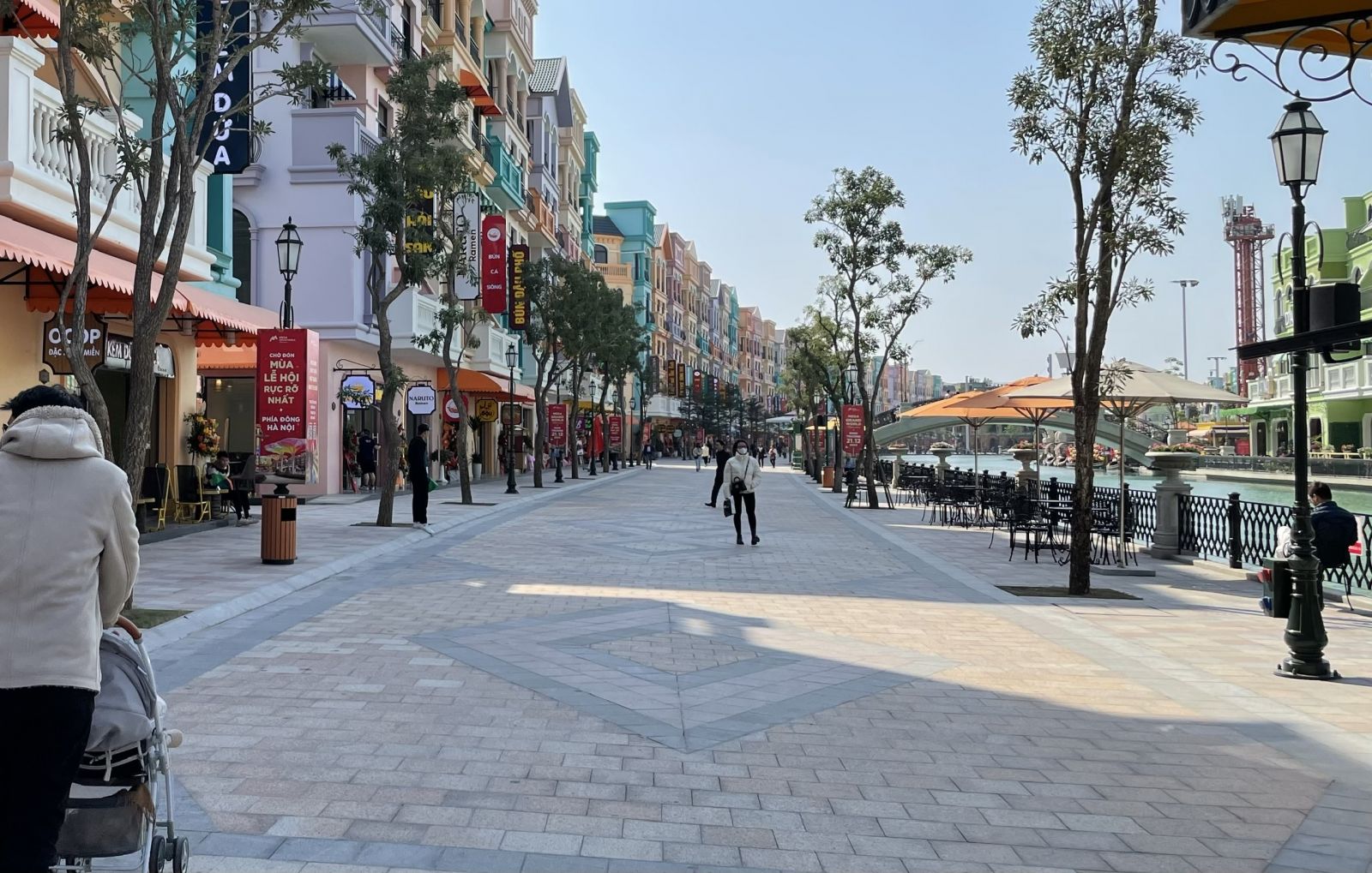 Shop Venice mặt sông nhìn quảng trường